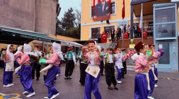Ekrem Alfatlı, Cumhuriyet Bayramı coşkusuna öğrencilerle ortak oldu